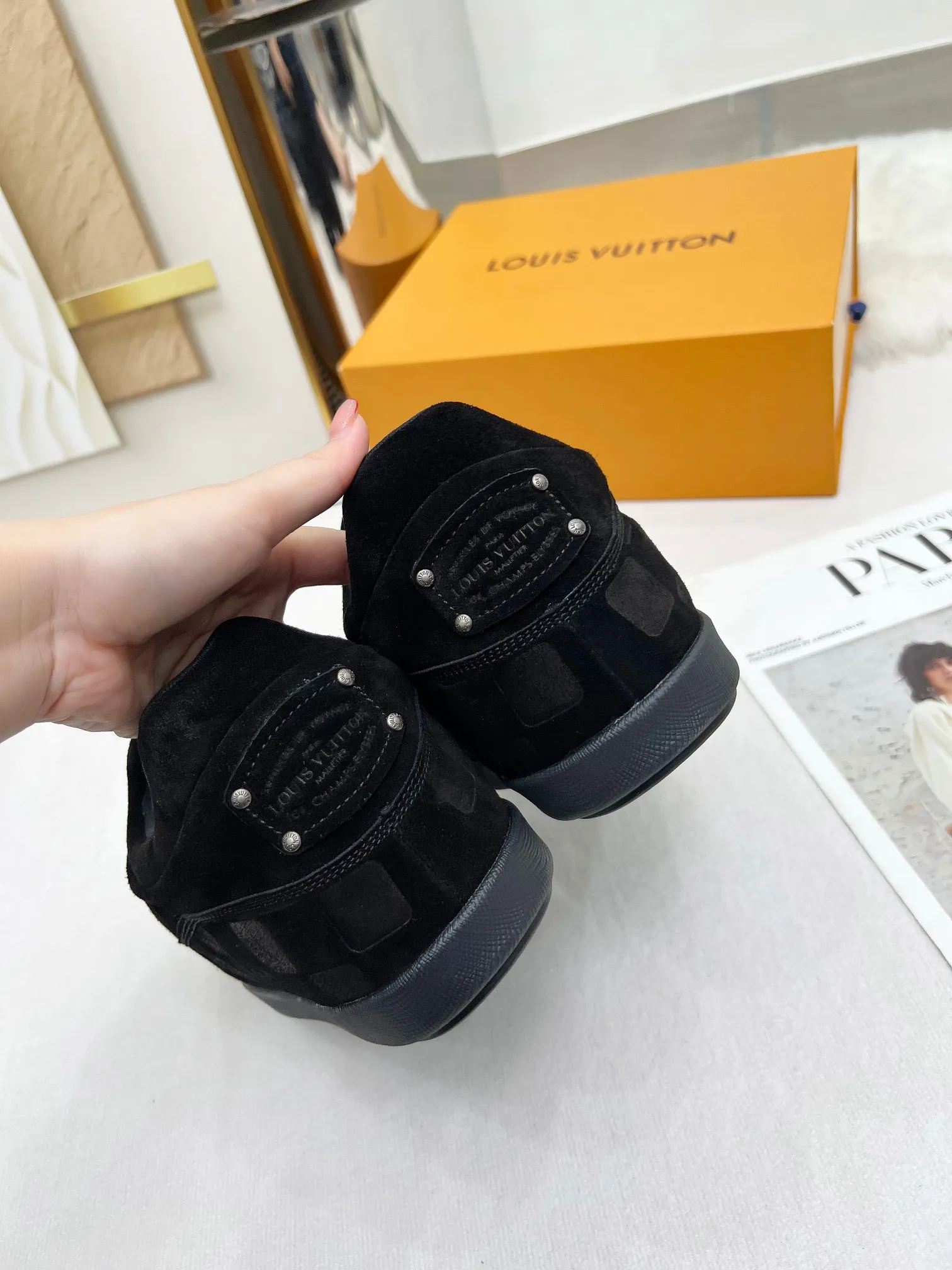 Factory direct sales p660🐘🐘Women's shoes, women's clothing louis vuitton (Louis Vuitton/lv)🔍Autumn and winter~Ugly little chubby, new shoe type YETI🔥🔥🔥🔥 Super street style bread shoes are here! ! ! Chubby is so cute~💞 What a great tool for showing off slim legs! The inner height is increased by 5 cm, the legs are longer and thinner, and the beef tendon bottom is super comfortable, suitable for couples 💞💞💞💞 Fabric: imported high mercerized ox velvet embossed craftsmanship Number of yards: 35-45 yards (46🉑custom-made, non-returnable)